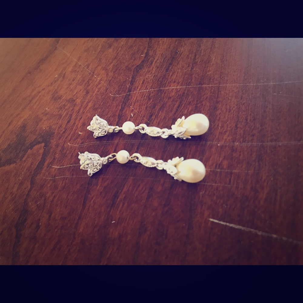 Timeless crystal and pearl drop earrings